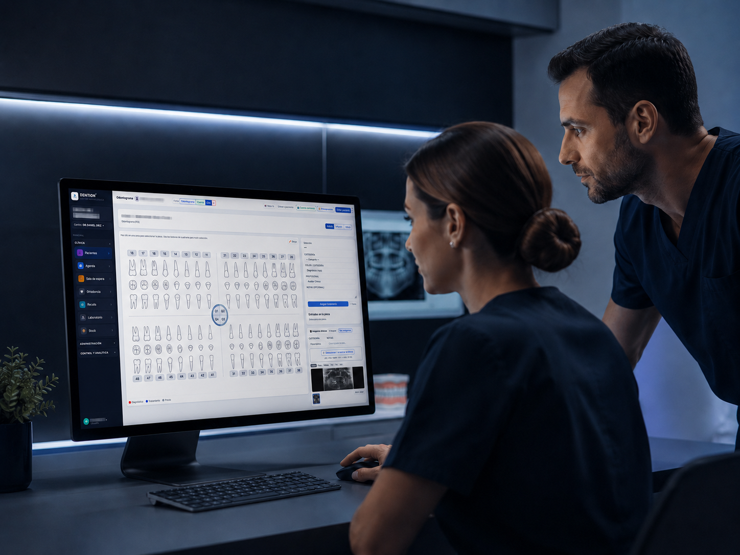 Profesionales de clínica dental trabajando con DENTION